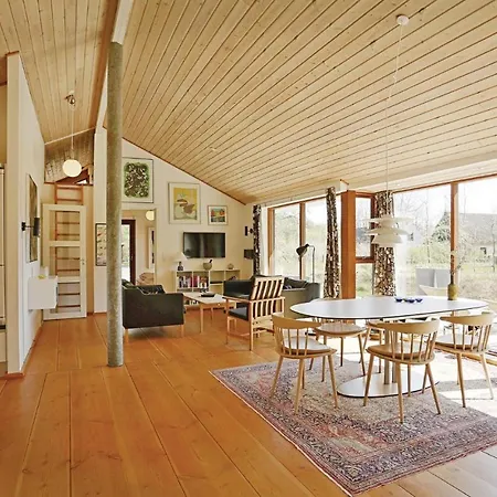 Fantastisk Hjem I Aakirkeby Med Køkken Feriehus *